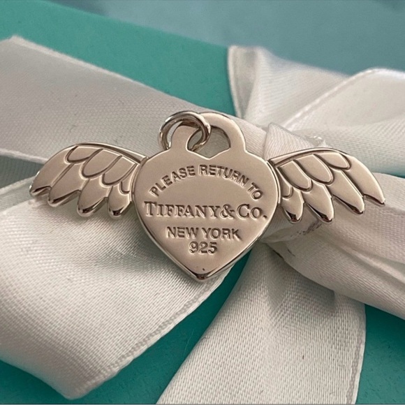 🌟HP🌟Auth Rare “Like New” Tiffany&Co. Return to Tiffany Angel Wings Heart Charm - Picture 2 of 6